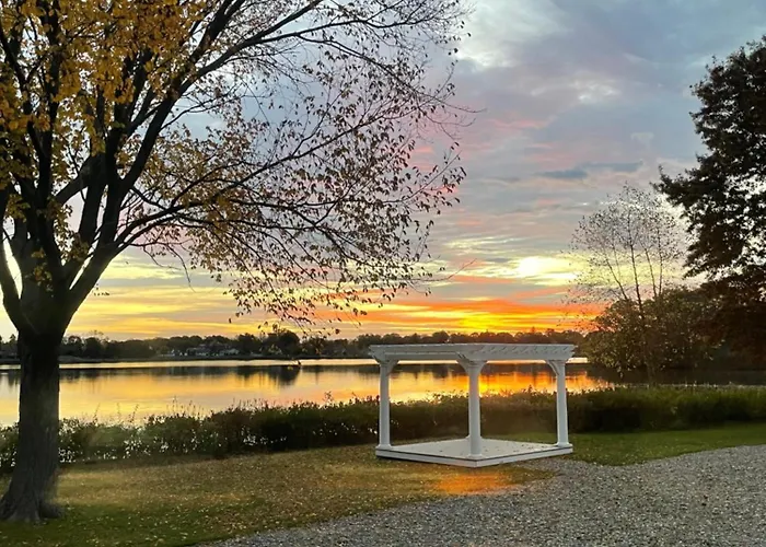 Lakeside Inn