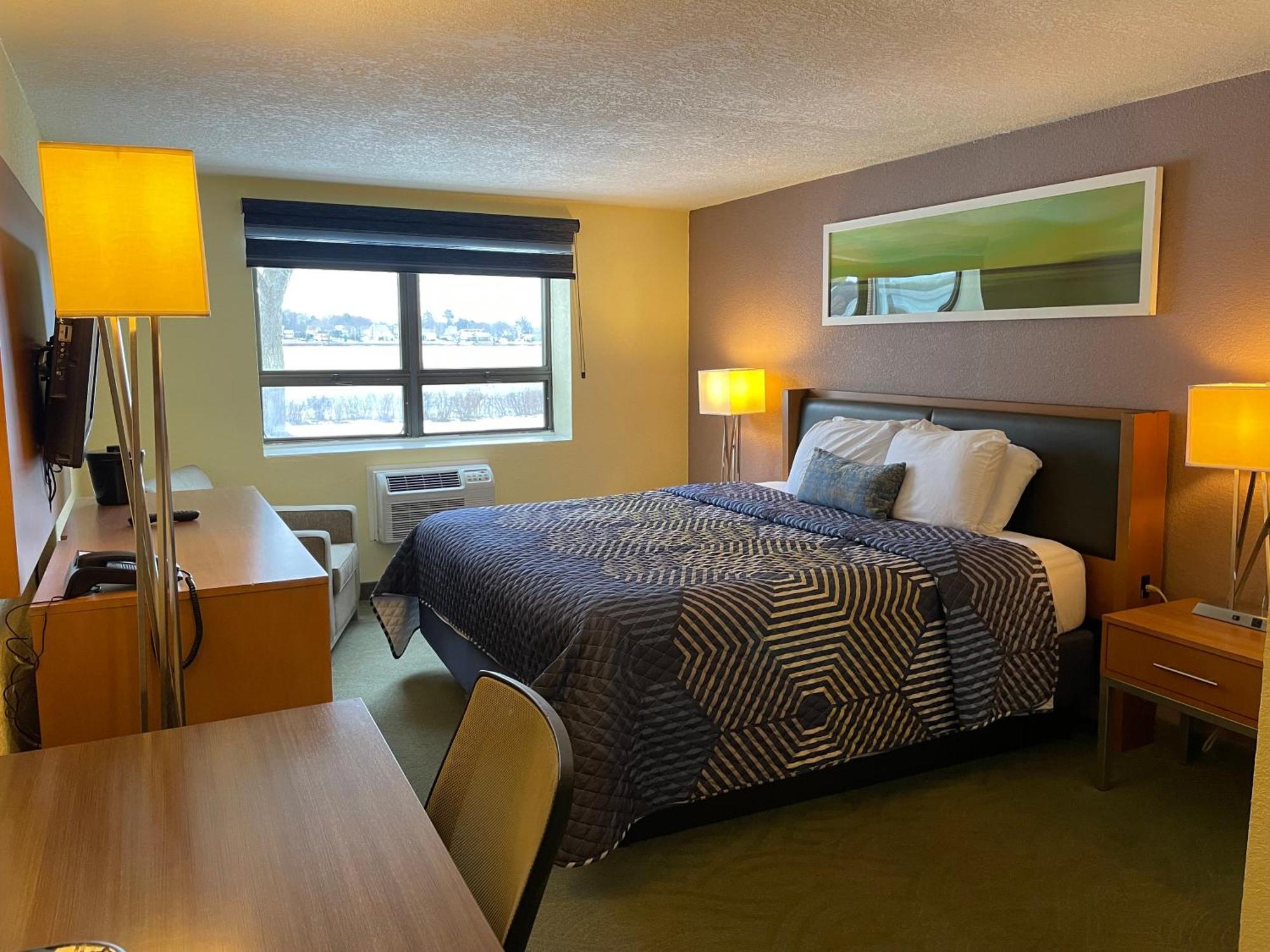 Hotel Lakeside 2*