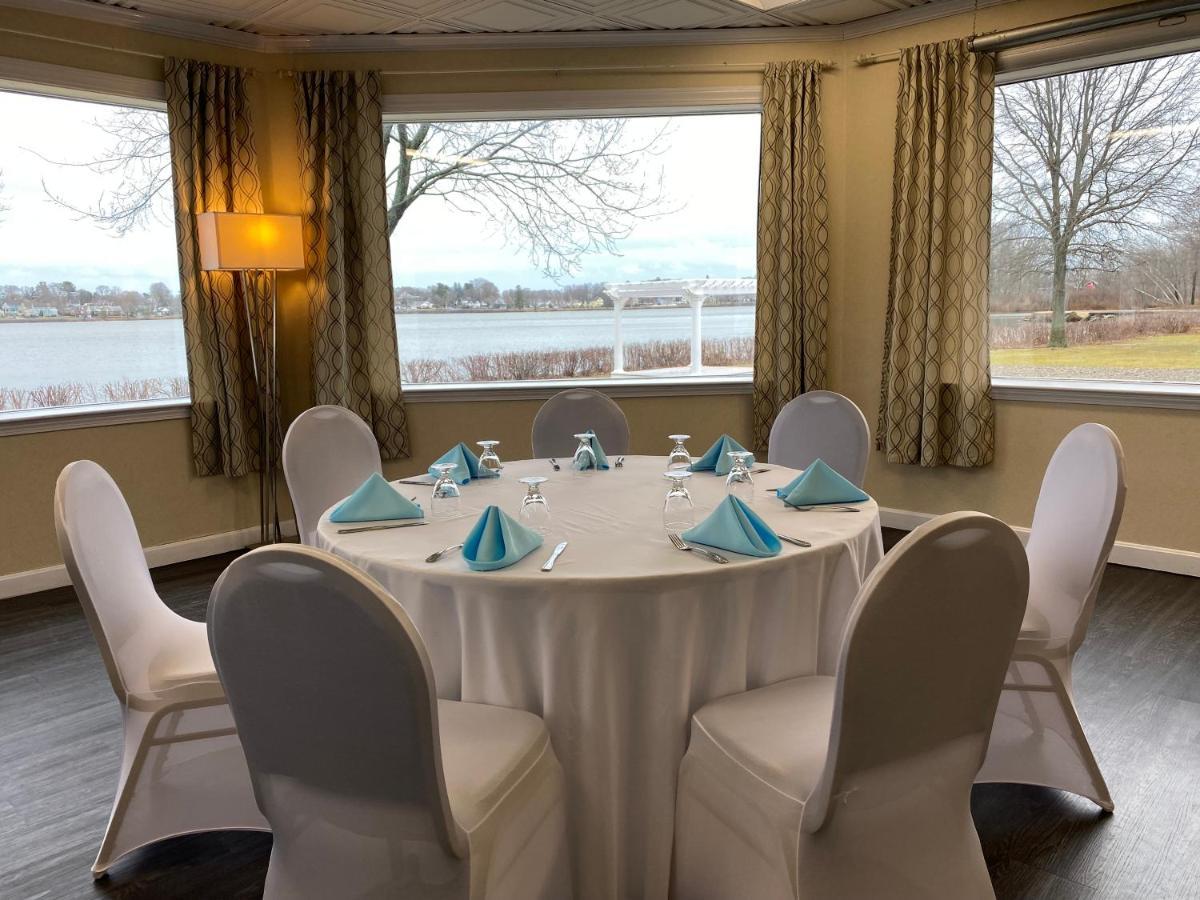 Lakeside Hotel 2*