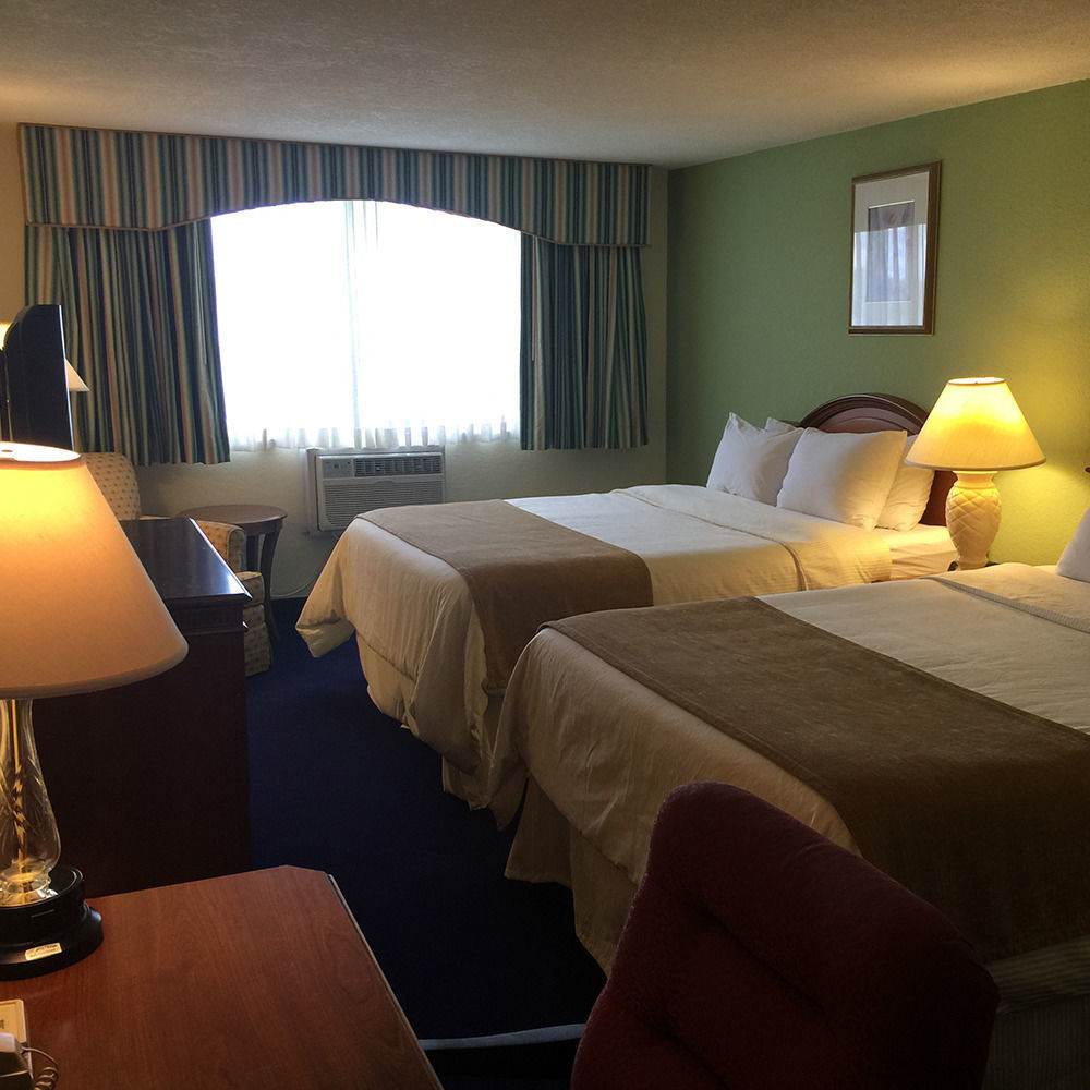 Lakeside Hotel 2*